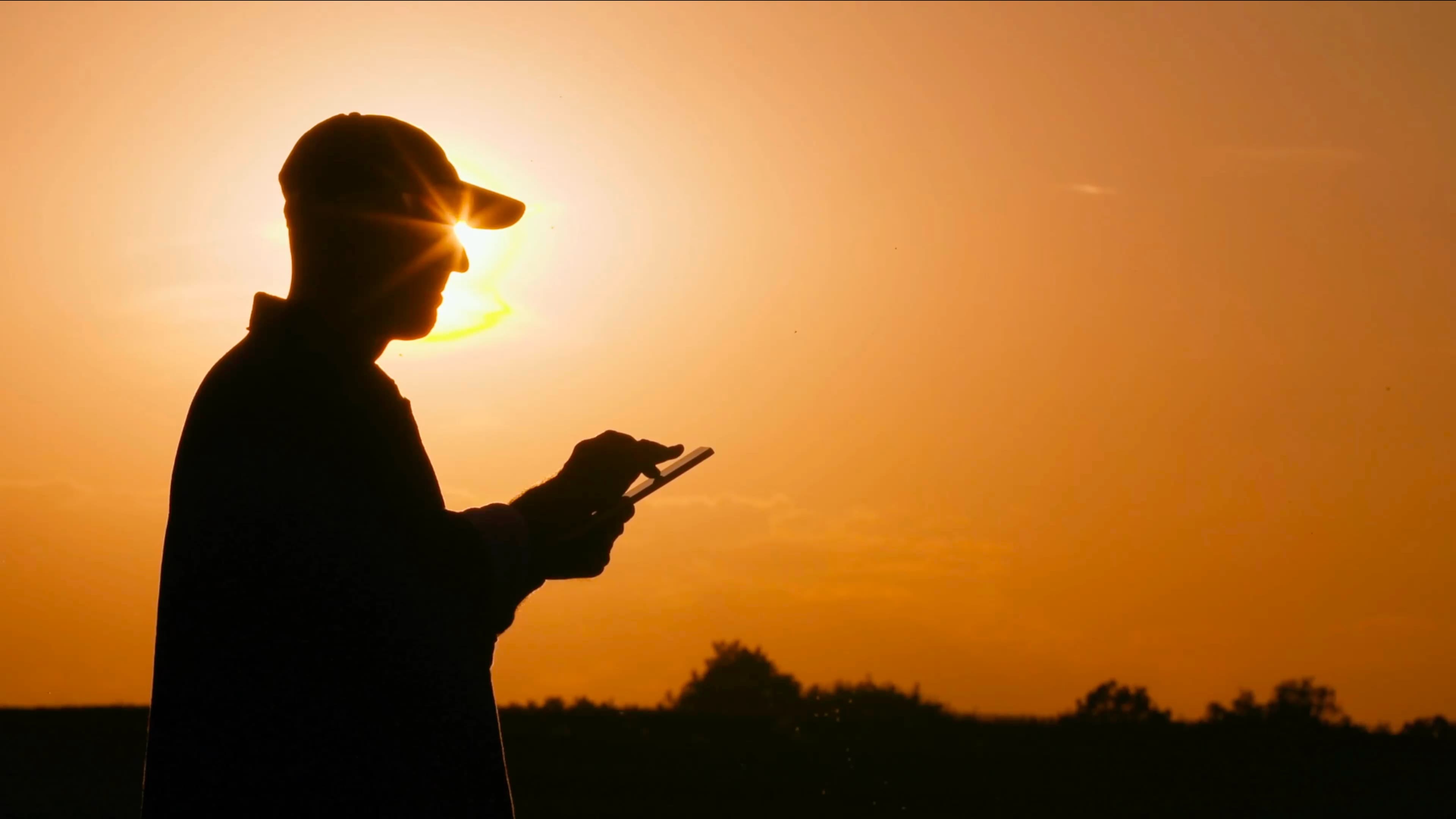 Testimonial video cover